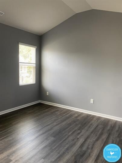 Building Photo - 8960 Commons Townes Dr