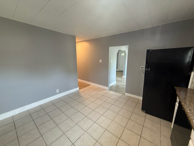 Building Photo - 307 Welch Rd