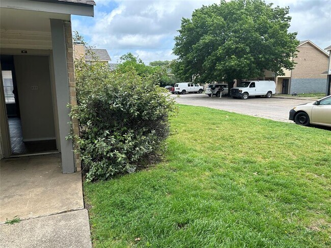 Building Photo - 8005 Rothington Rd