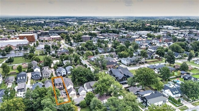 Building Photo - 242 SW D St