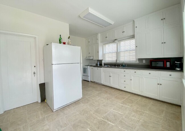 Building Photo - 1815 Laramie St