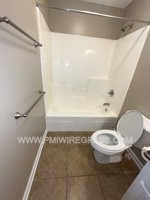 Building Photo - 214 Winterberry Way