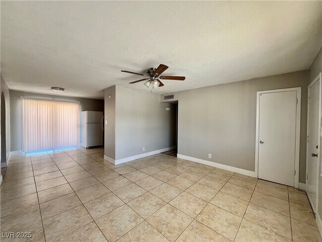Building Photo - 801 Carpenter Dr