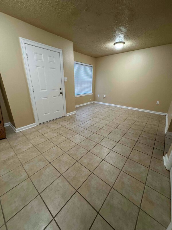 Building Photo - 40468 W Hernandez Ave