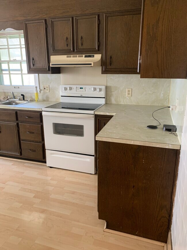 Building Photo - 2039 E Whitmer St