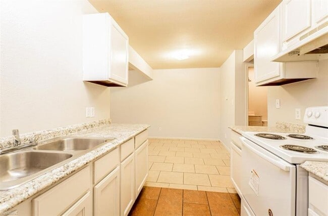 Building Photo - 1036 Linde Ave