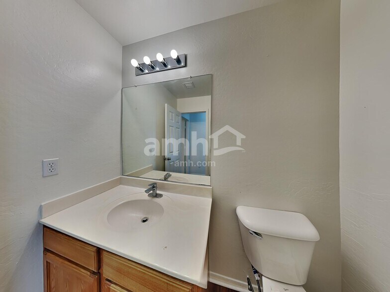 Building Photo - 6507 W Hughes Dr
