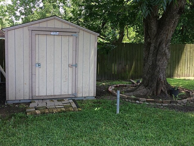 Building Photo - 5519 Mendota Ln