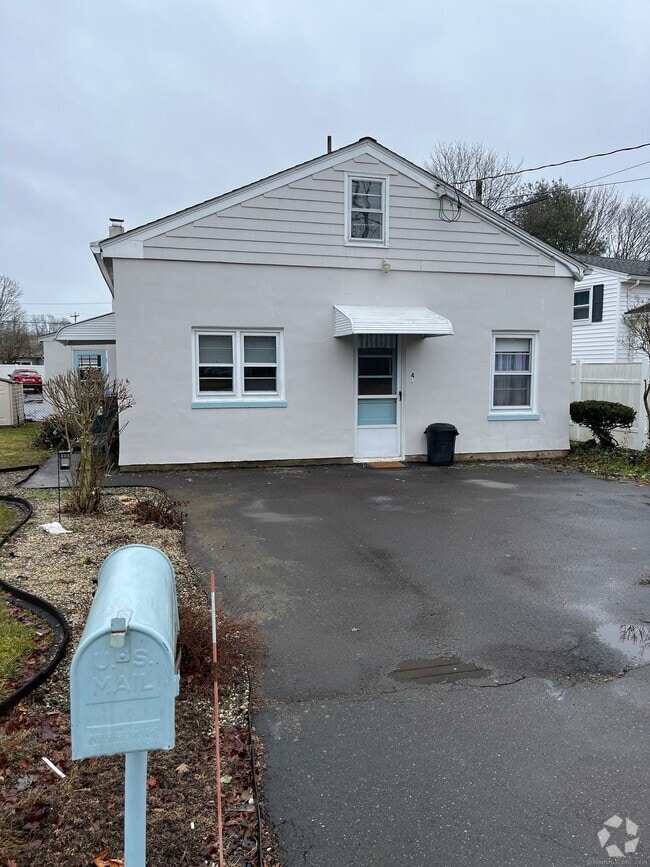 Building Photo - 4 Fairlawn Ave
