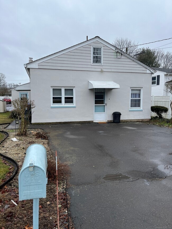 Primary Photo - 4 Fairlawn Ave
