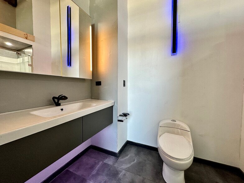 Building Photo - 109 Summer St