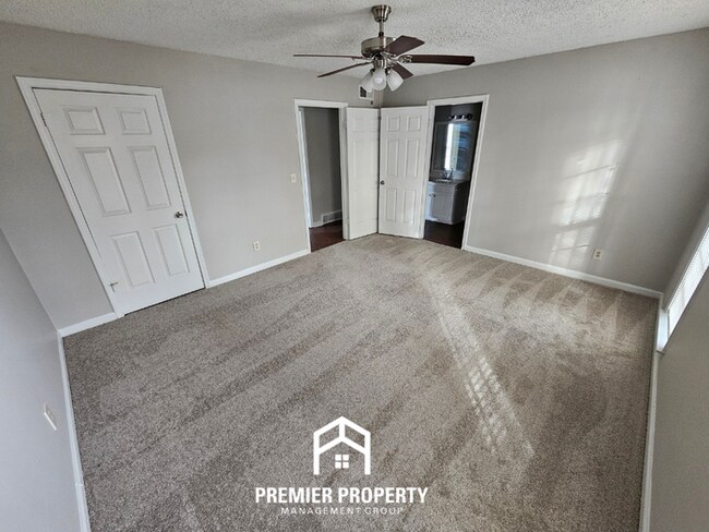 Building Photo - 6622 Amersham Dr