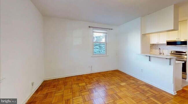 Building Photo - 4000 Beecher St NW