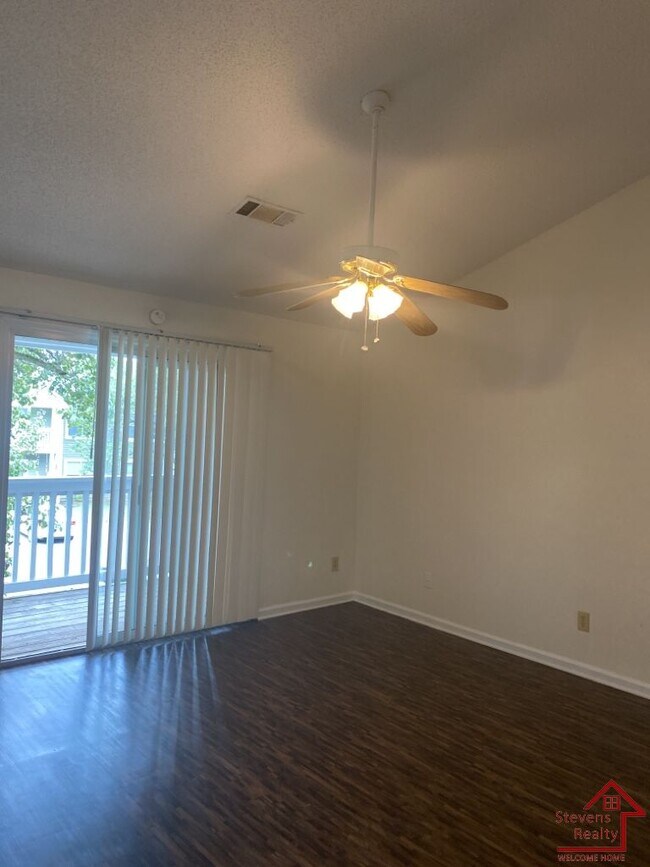 Building Photo - 430 Oriole Dr