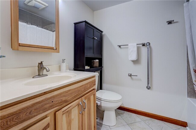 Building Photo - 2654 Whalen Rd