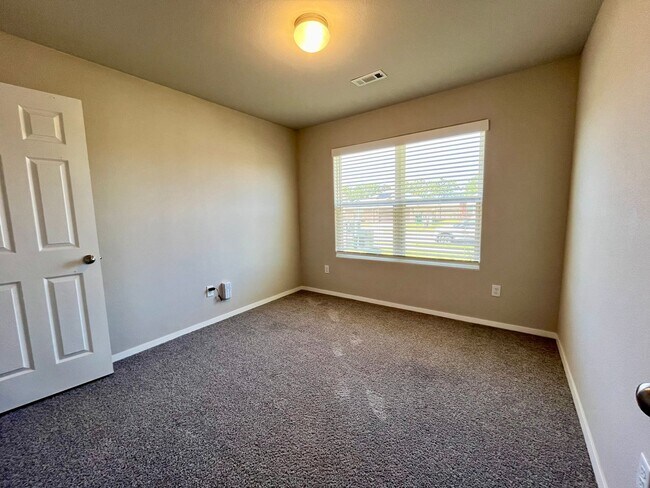 Building Photo - 1751 Forest Dr