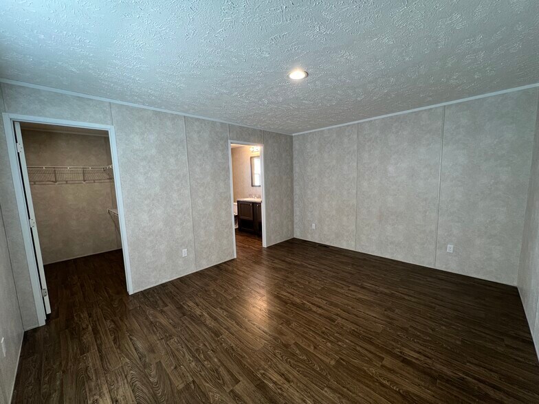 Building Photo - 16170 Normandy St