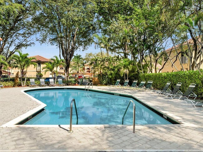 Building Photo - 11407 Lakeview Dr