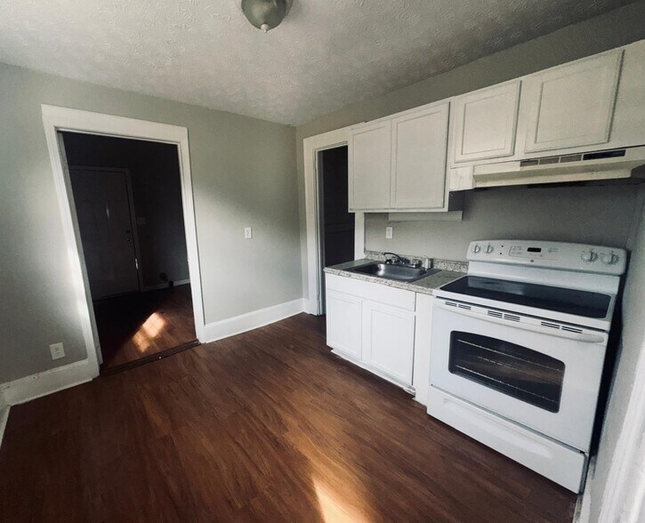 Building Photo - 115 W Tinsley St