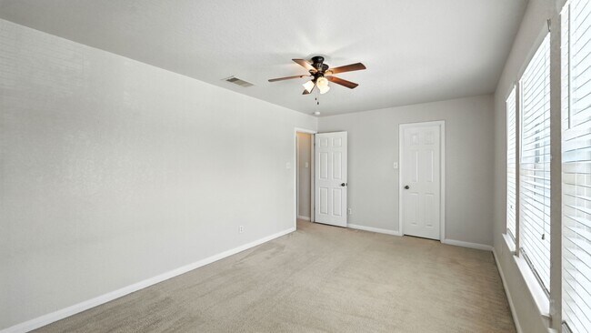 Building Photo - 4527 Summer Fall