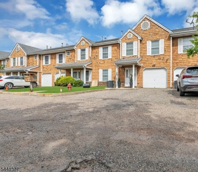 Building Photo - 19 Delavan Ct