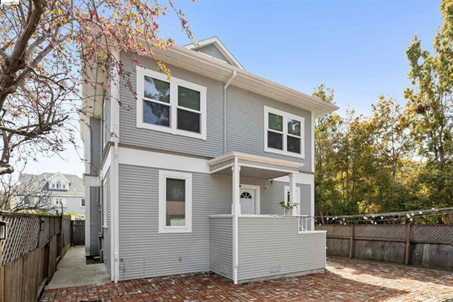 Building Photo - 2211 Haste St