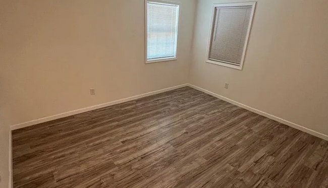 Building Photo - $0 First Month's Rent / $0 Deposit at Move-in