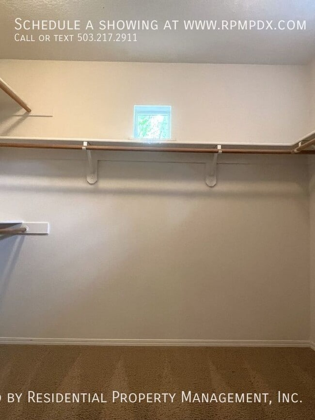 Building Photo - 1008 SE Bacarra St