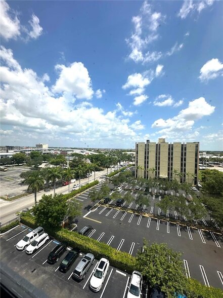 Building Photo - 4675 W 18th Ct