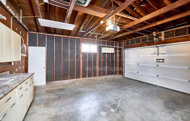 Building Photo - 9210 Medallion Ct