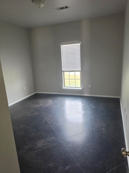 Building Photo - 607 Lochridge St