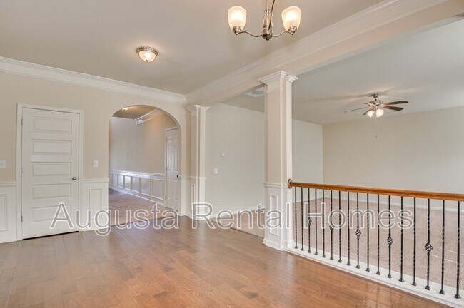 Building Photo - 5014 Vine Ln