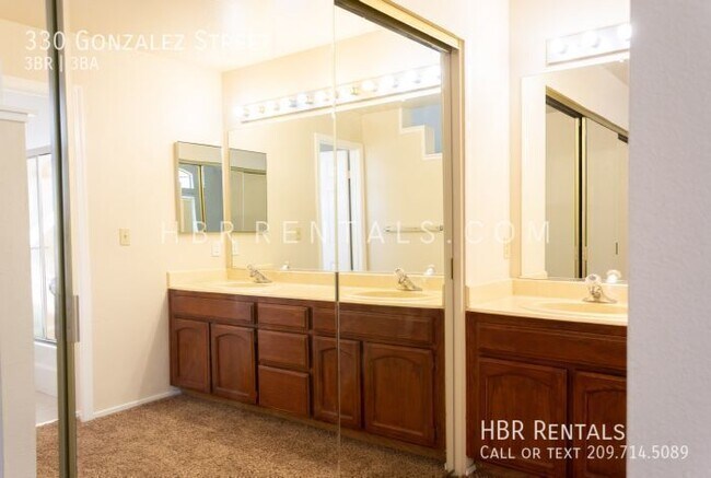 Building Photo - 330 Gonzalez St