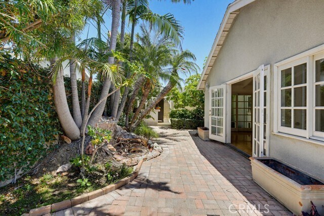 Building Photo - 2705 E Jacaranda Ave