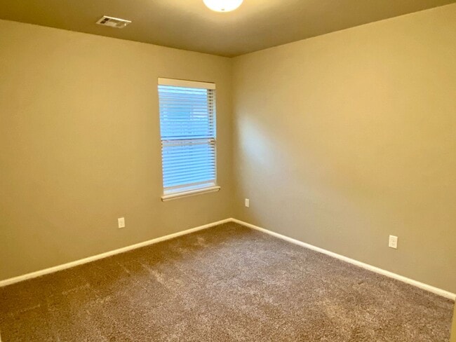 Building Photo - Cute Home In Mustang Schools With Storm Sh...