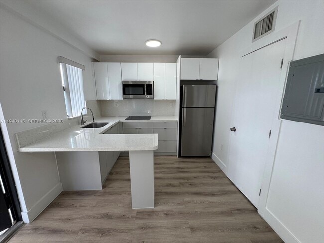 Building Photo - 1971 NW 2nd Ct