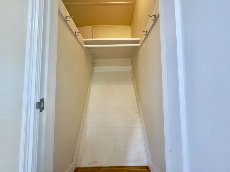 Building Photo - 2615 Maxwell Ave