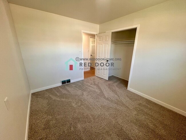 Building Photo - 5-bedroom, 2-bathroom house offers the perfect blend of comfort and functionality