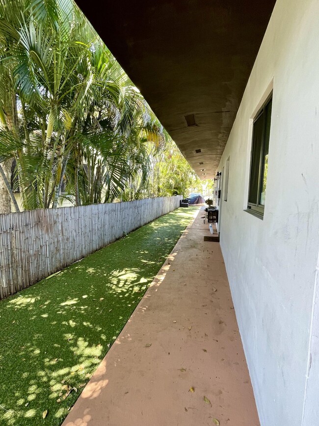 Building Photo - 408 SE 12th Ct