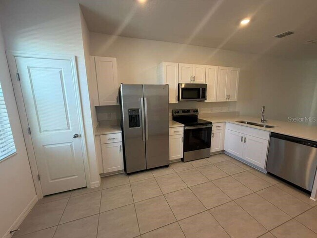 Building Photo - 2983 Skyline Lp