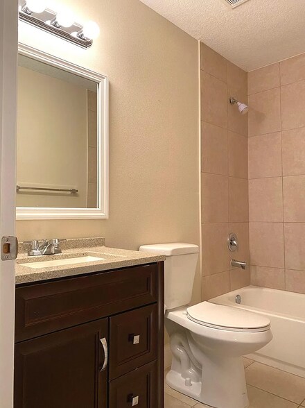 Building Photo - 484 Martigues Dr