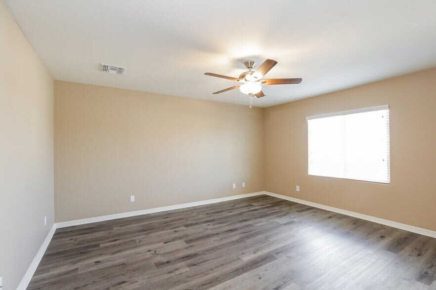 Building Photo - 5809 S 27th Ln