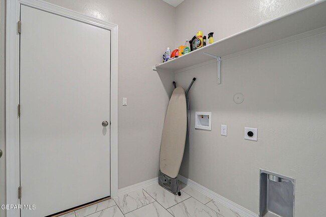 Building Photo - 143 Sarah Trl