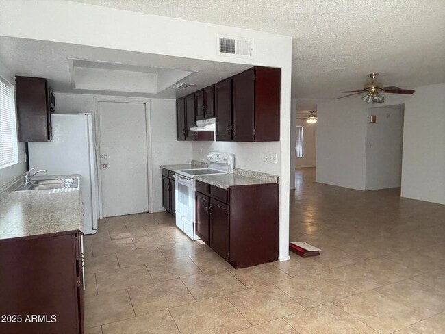 Building Photo - 5201 W Calavar Rd