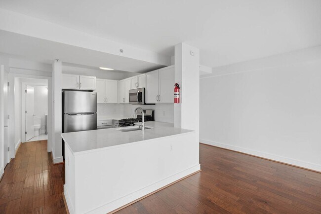 Building Photo - Southwest Waterfront Condo | 1 Bed | 1 Bath | 950 Sf | Private Balcony | 1 Parking Space