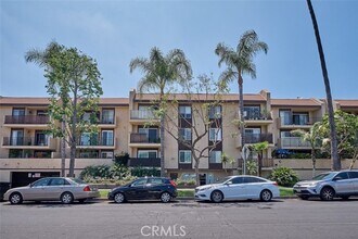 Building Photo - 433 S Manhattan Pl