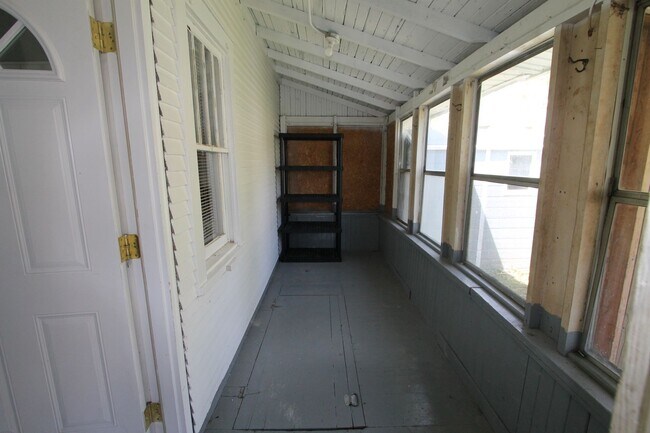 Building Photo - Lovely South Omaha Home. Available Soon!  Appliances Included