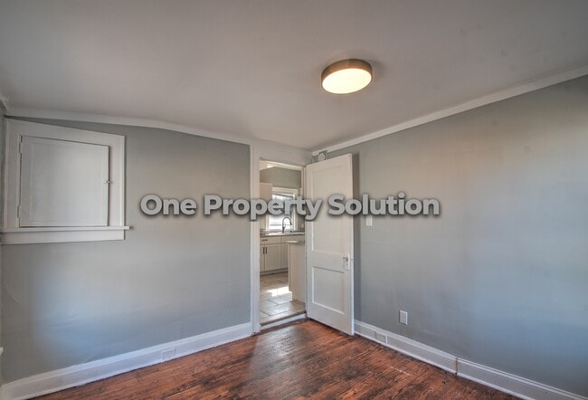 Building Photo - 407 Kenwood St