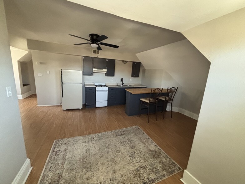 Building Photo - 215 S Aiken Ave