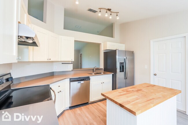 Building Photo - 3801 Country Bend E